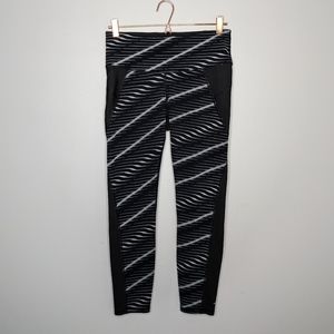 Athleta black grey geometric cropped legging M
